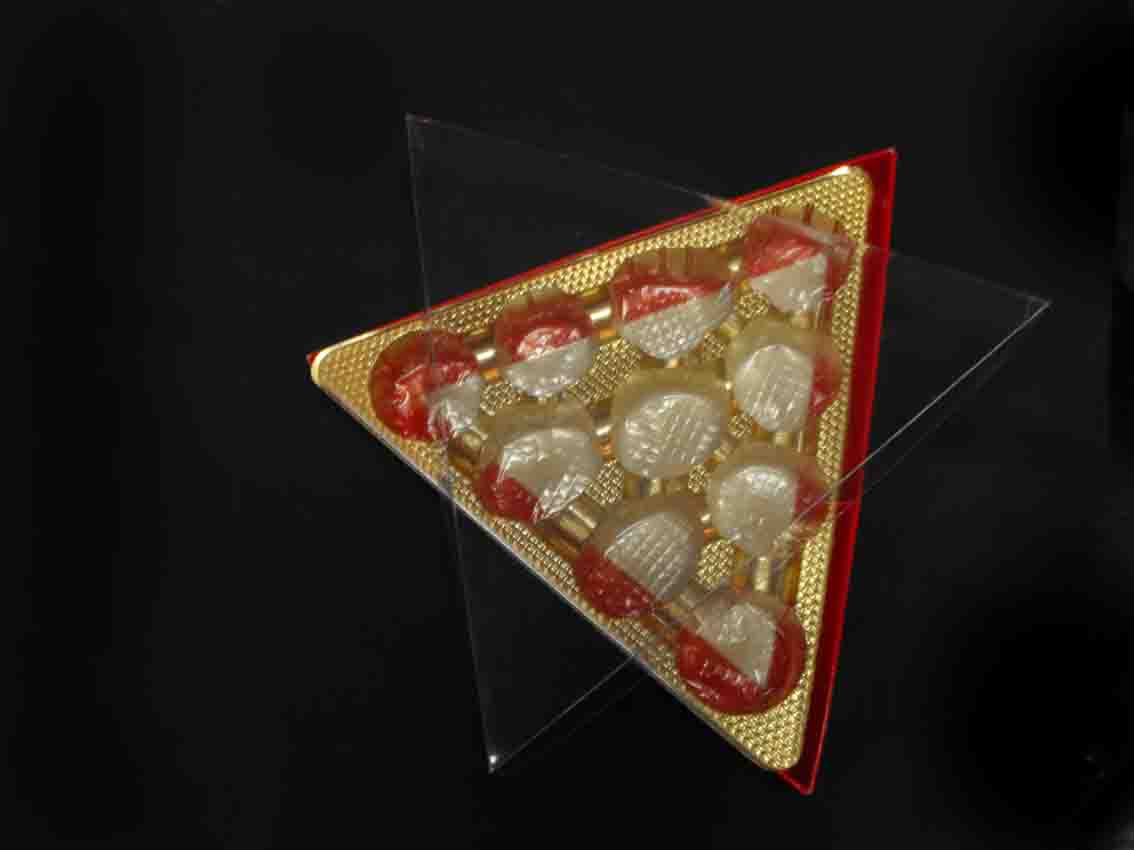 cutii transparente triunghiulare bomboane